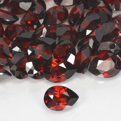 9,17 ctw natürlicher Tiefes Blutrot Pyrop-Granat, Birnenform, VVS