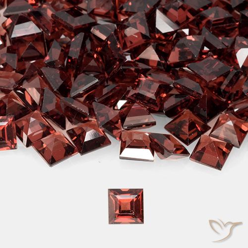 0.47ct Natürlicher tiefrot Pyrop-Granat, Quadrat, VVS-VS
