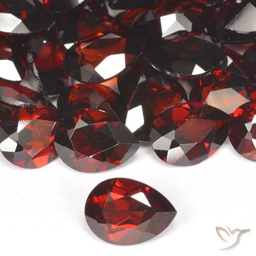 0.84ct Natürlicher dunkelrot Pyrop-Granat, Birnenform, VVS-VS