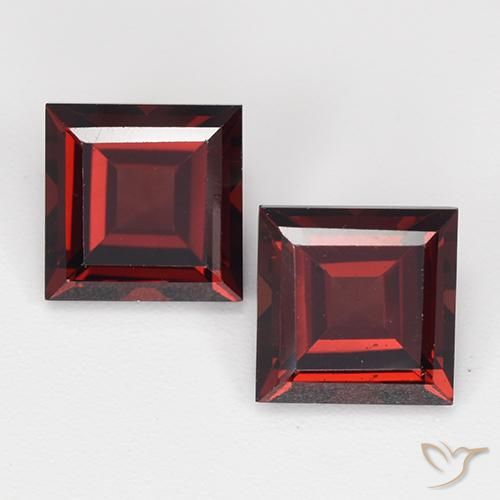4.29ctw Natürlicher Tiefes Blutrot Pyrop-Granat, Quadrat, VVS-VS