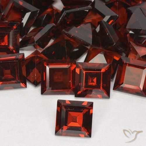 1.47ct Natürlicher tiefrot Pyrop-Granat, Quadrat, VVS-VS