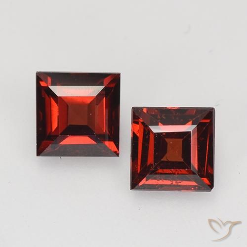 0.99ctw Natürlicher Tiefes Blutrot Pyrop-Granat, Quadrat, VVS-VS