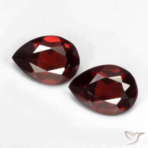1.62ctw Natürlicher dunkelrot Pyrop-Granat, Birnenform, VVS-VS