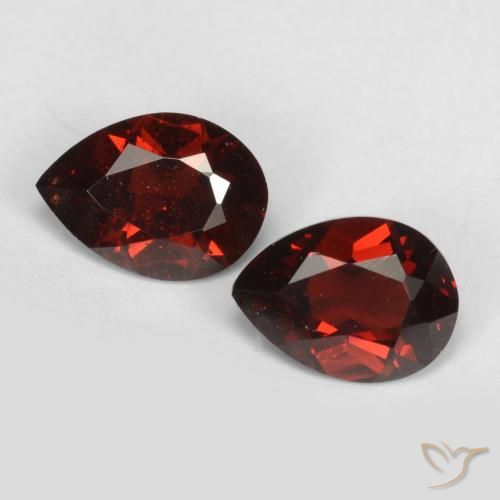 1.73ctw Natürlicher dunkelrot Pyrop-Granat, Birnenform, VS