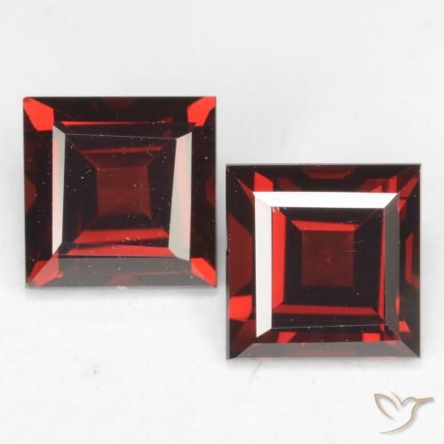 4.38ctw Natürlicher Tiefes Blutrot Pyrop-Granat, Quadrat, VVS-VS