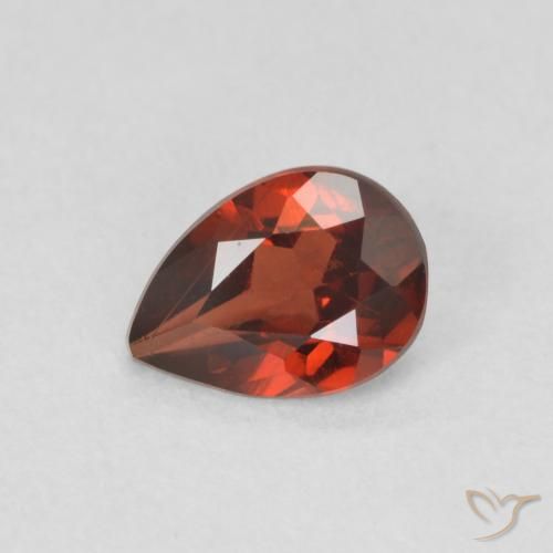 0.77ct Natürlicher dunkelrot Pyrop-Granat, Birnenform, VS