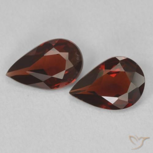 0.93ctw Natürlicher Tiefes Blutrot Pyrop-Granat, Birnenform, VS