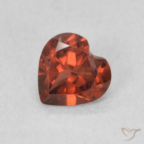 0.56ct Natürlicher orange-rot Pyrop-Granat, Herz, VS