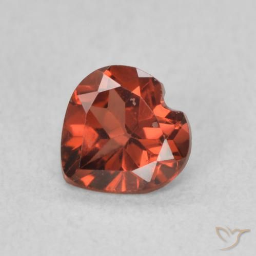 0.57ct Natürlicher Medium Dark-Red Pyrop-Granat, Herz, VS