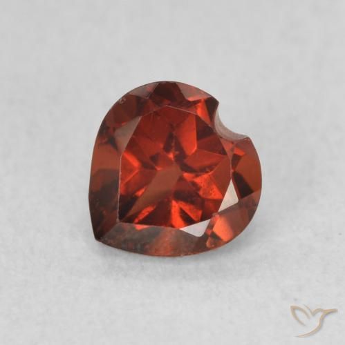 0.61ct Natürlicher Sangria Rot Pyrop-Granat, Herz, VVS