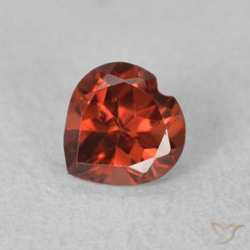 0.64ct Natürlicher Mittelrot Pyrop-Granat, Herz, VS