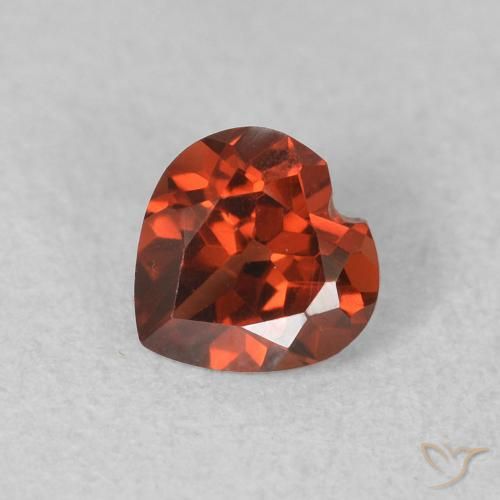 0.59ct Natürlicher Mittelrot Pyrop-Granat, Herz, VS