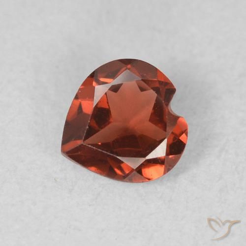 0.55ct Natürlicher Mittelrot Pyrop-Granat, Herz, VS