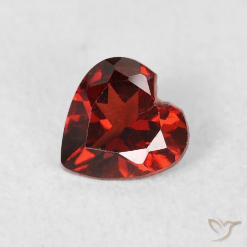 0.53ct Natürlicher Hellrot Pyrop-Granat, Herz, VS