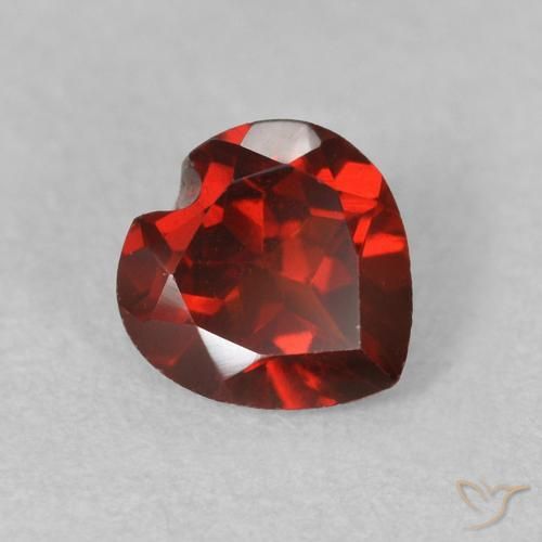0.59ct Natürlicher Sangria Rot Pyrop-Granat, Herz, VVS-VS