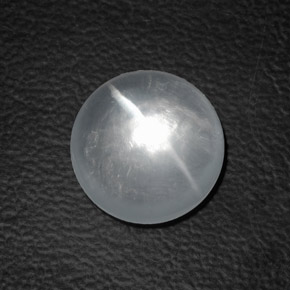 8,82 ctw natürlicher weißer Quartz Cat's Eye, Rundschliff, Transparent