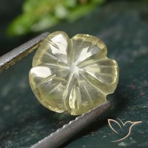 9,17 ctw natürlicher hellgrünlich-gelb Quarz, Blumen-Schliff, Transparent