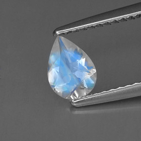 9,17 ctw natürlicher Blau-weiß Regenbogenmondstein, Birnenform, VVS-VS