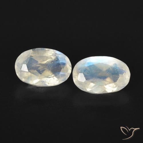 0.91ctw Natürlicher Bläulich-weiß Regenbogenmondstein, Oval, Transparent