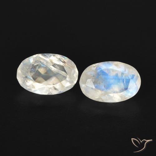 0.88ctw Natürlicher Bläulich-weiß Regenbogenmondstein, Oval, Transparent