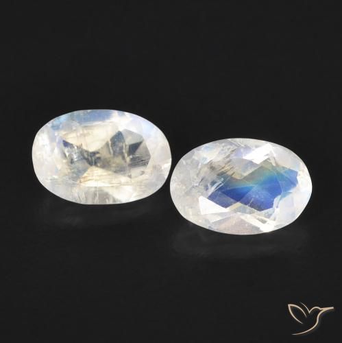 0.81ctw Natürlicher Bläulich-weiß Regenbogenmondstein, Oval, Transparent