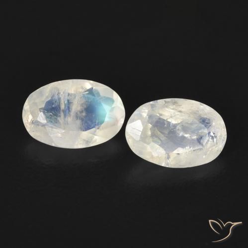 0.76ctw Natürlicher Bläulich-weiß Regenbogenmondstein, Oval, Transparent