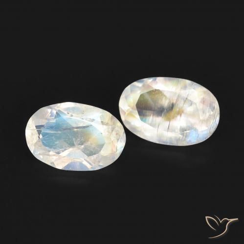 0.83ctw Natürlicher Bläulich-weiß Regenbogenmondstein, Oval, Transparent