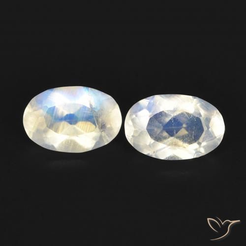 0.90ctw Natürlicher Bläulich-weiß Regenbogenmondstein, Oval, Transparent