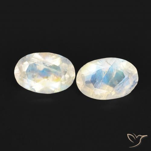 0.91ctw Natürlicher Bläulich-weiß Regenbogenmondstein, Oval, Transparent