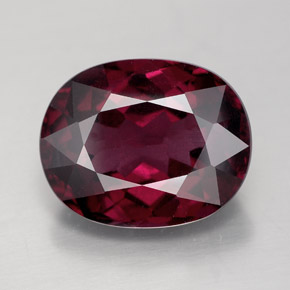8,35 ctw natürlicher roter Rhodolith, Oval Schliff, VS
