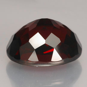 12,25 ctw natürlicher roter Rhodolith, Oval Schliff, VVS-VS