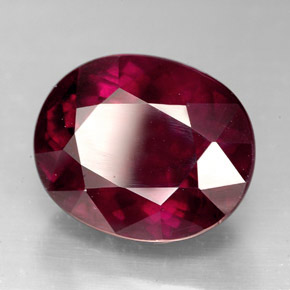 8,36 ctw natürlicher roter Rhodolith, Oval Schliff, VS
