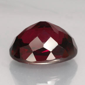 9,79 ctw natürlicher roter Rhodolith, Oval Schliff, VS-SI