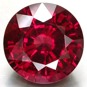 7,93 ctw natürlicher roter Rhodolith, Rundschliff, VS