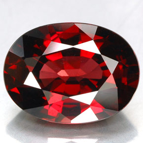 5,71 ctw natürlicher roter Rhodolith, Oval Schliff, VVS
