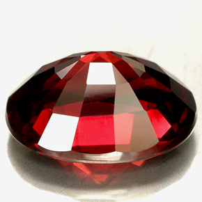 5,71 ctw natürlicher roter Rhodolith, Oval Schliff, VVS
