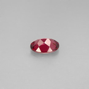 0,79 ctw natürlicher roter Rhodolith, Oval Schliff, VS