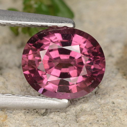1,37 ctw natürlicher purpurfarbener Rhodolith, Oval Schliff, VS