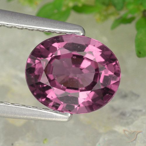 1,38 ctw natürlicher purpurfarbener Rhodolith, Oval Schliff, VS