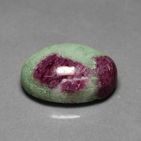 11,90 ctw natürlicher mehrfarbiger Rubin-Zoisit, Oval Schliff, Lichtundurchlässig