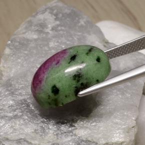 19,75 ctw natürlicher mehrfarbiger Rubin-Zoisit, Oval Schliff, Lichtundurchlässig