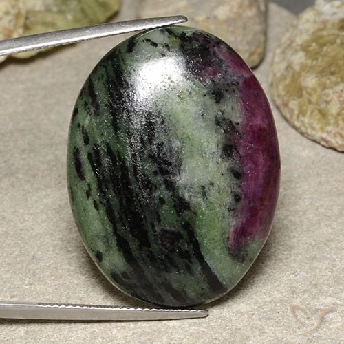 56.55ct Natürlicher Mehrfarbig Rubin-Zoisit, Oval, Lichtundurchlässig