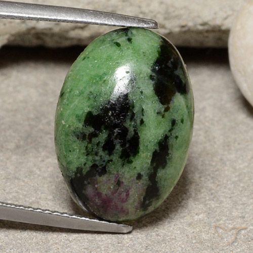 15.46ct Natürlicher Mehrfarbig Rubin-Zoisit, Oval, Lichtundurchlässig