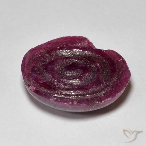 9,17 ctw natürlicher Medium Dark Reddish-Purple Rubin-Zoisit, Blumen-Schliff, Lichtundurchlässig
