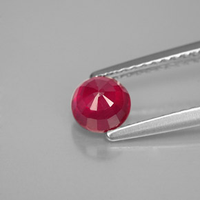 0,82 ctw natürlicher roter Rubin, Rundschliff, VS-SI