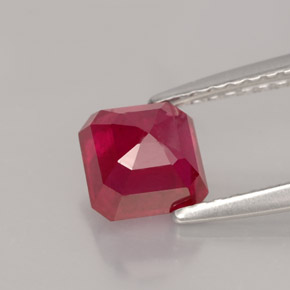 1,55 ctw natürlicher roter Rubin, Smaragdschliff, SI