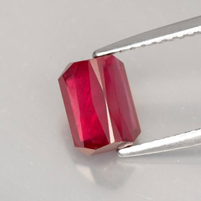 1,82 ctw natürlicher roter Rubin, Smaragdschliff, SI