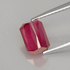 1,68 ctw natürlicher roter Rubin, Smaragdschliff, SI
