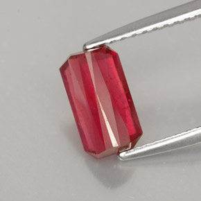 1,54 ctw natürlicher roter Rubin, Smaragdschliff, SI