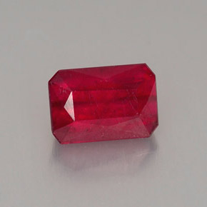 1,26 ctw natürlicher roter Rubin, Smaragdschliff, SI